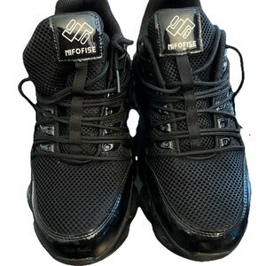 Black Nifofise Sneakers